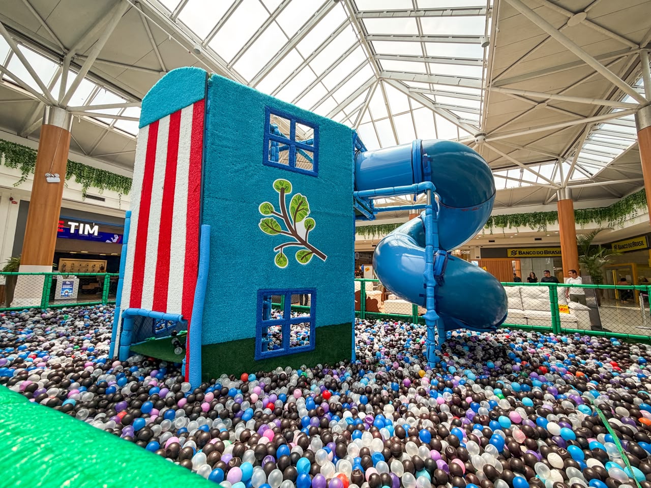 Divirta-se com o pequeno no parque temático da Peppa Pig